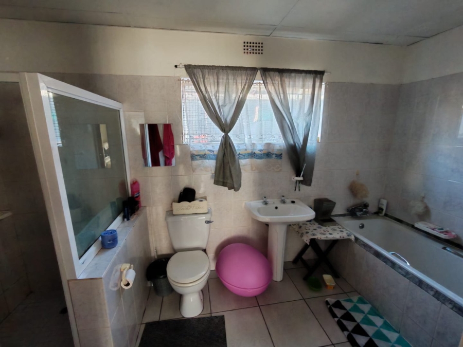 3 Bedroom Property for Sale in Rhodesdene Northern Cape